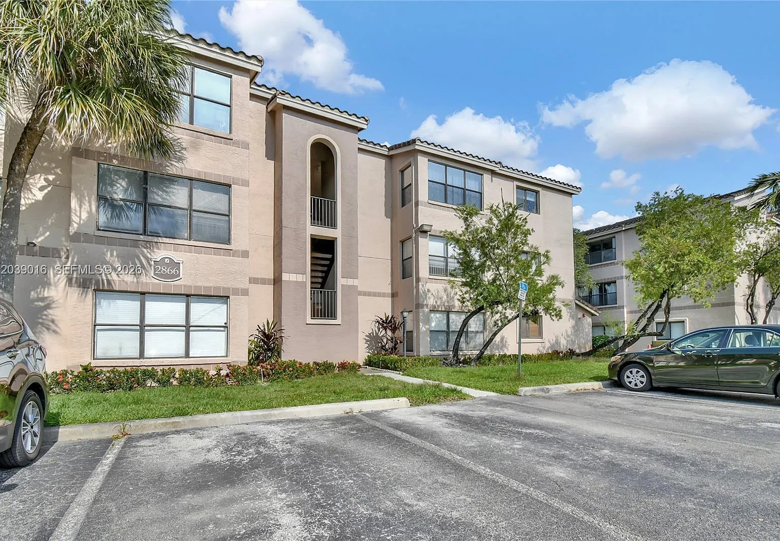 Sundance At Davie Condo — Photo 1