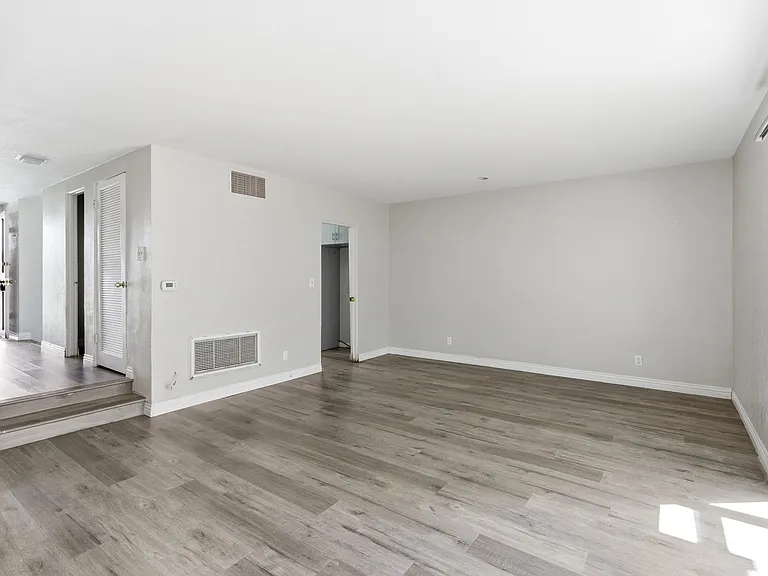 6872 Lampson Ave — Photo 11