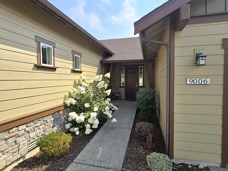 9006 Buttercup St SE — Photo 3