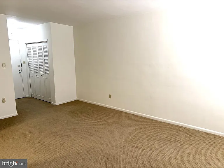 10401 Grosvenor Pl #328 — Photo 7
