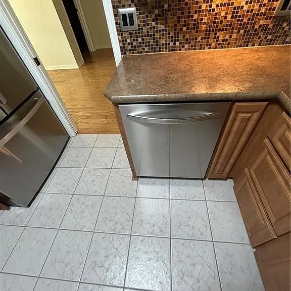 515 E Falconry Ct — Photo 6