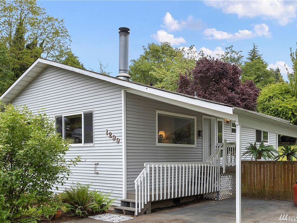 This house is one of four homes built in 1985 as part of an energy efficiency study conducted by Bonneville Power Administration. The framing studs are extra wide to accommodate more insulation in the walls.