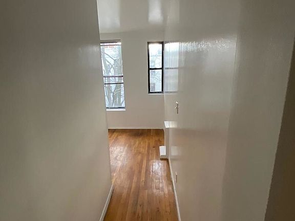 5th image of 310 E 93rd St #5EE