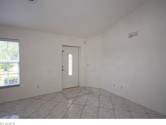 3rd image of 607 SE 8th Pl