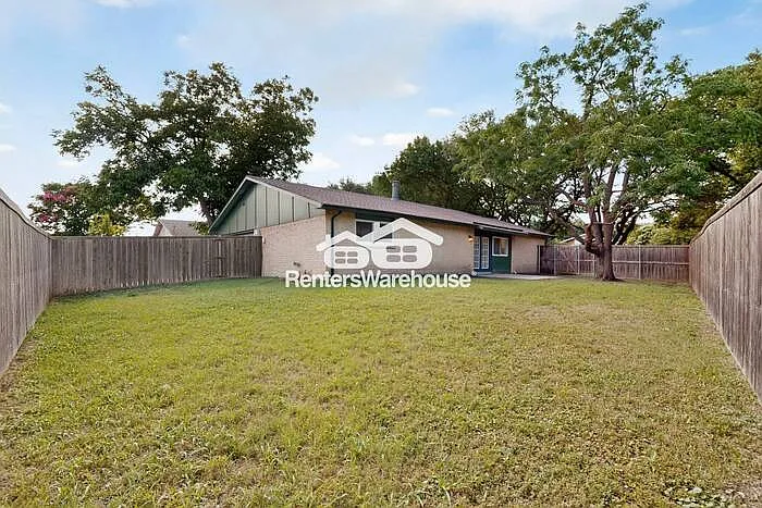 1004 Whitehall Dr — Photo 44