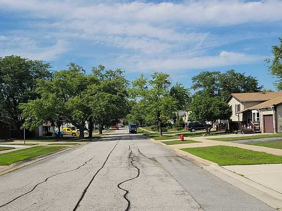 5th image of 16807 Meadowdale Dr
