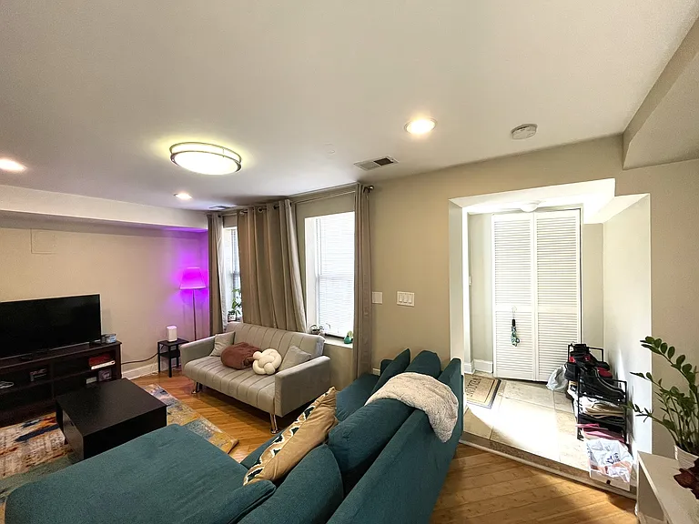 1522 W Superior St #1 — Photo 6