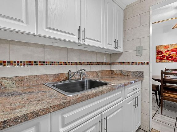 4th image of 16901 NE 13th Ave APT 108