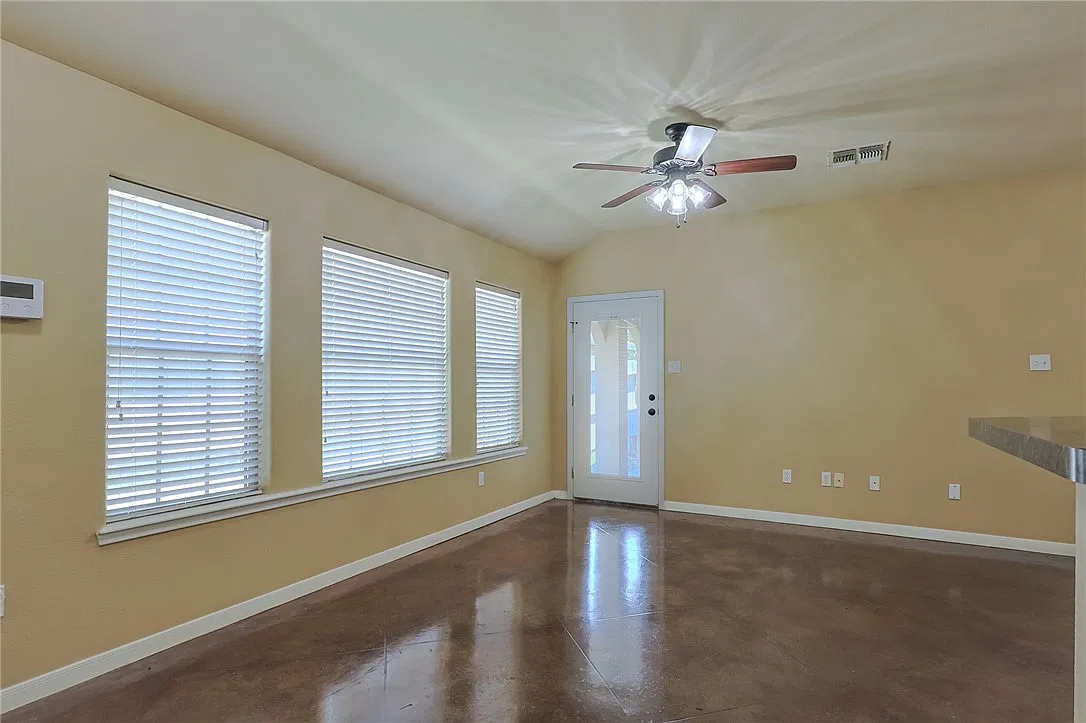 2 bed, 2.0 bath, 1400 sqft, $1,695 — Photo 3