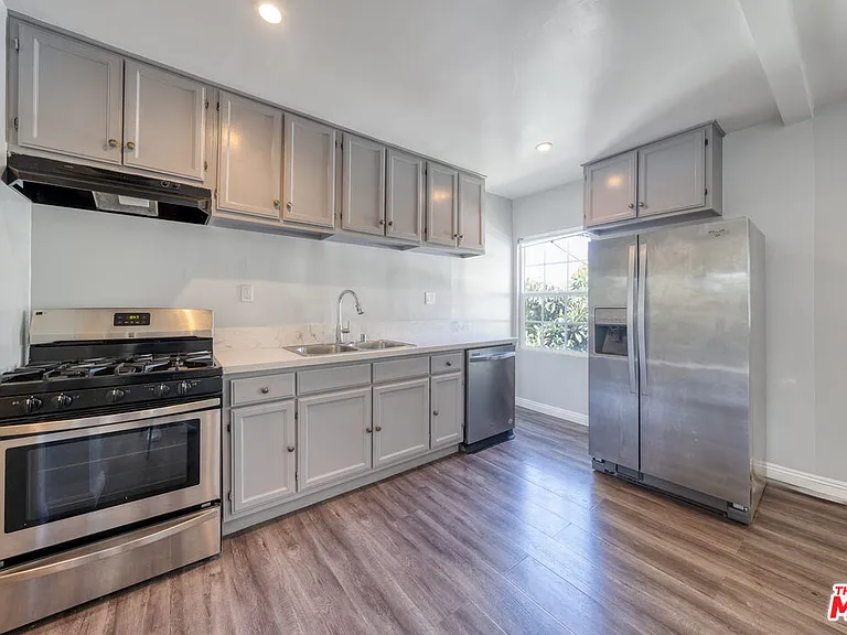 1112 Ocean Park Blvd #F — Photo 8