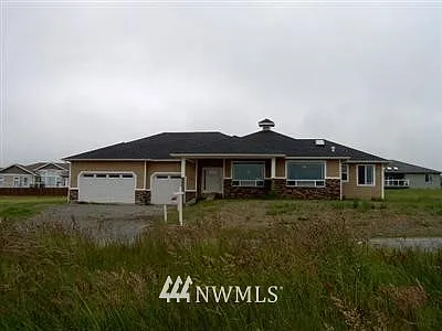 1056 Kingswood Drive photo 1