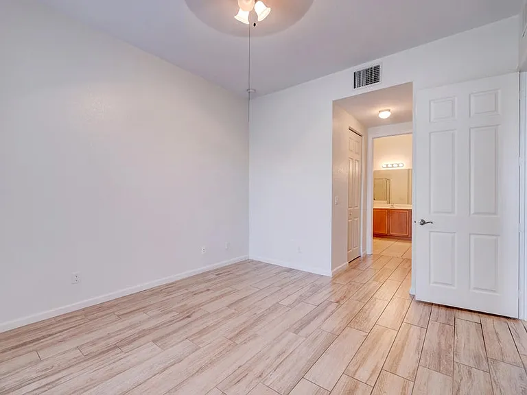 10560 SW Stephanie Way #1102 — Photo 16