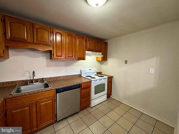 4th image of 445 Moores Mill Rd APT 2