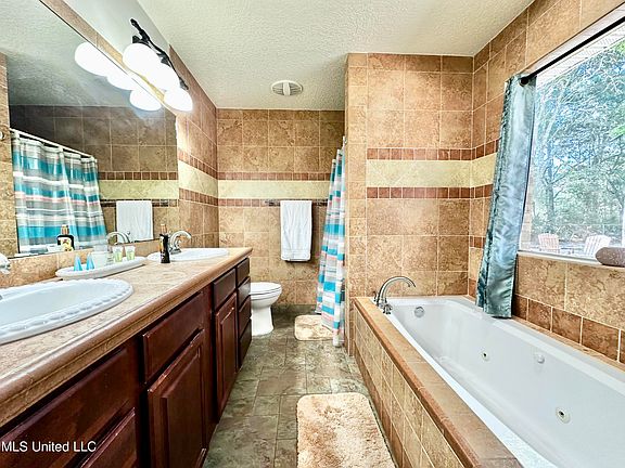 4th image of 7125 Oakhurst Dr