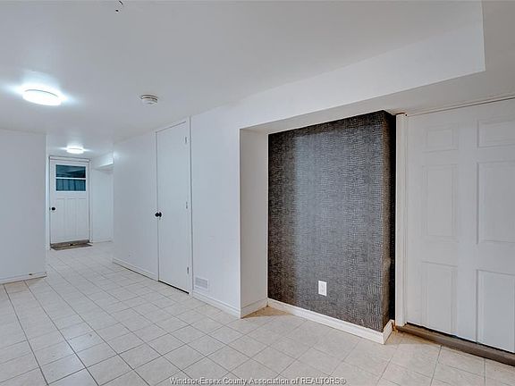 3rd image of 1627 Marentette Ave
