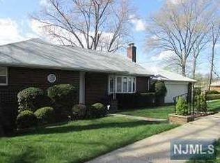 801 Ravenhill Pl, Ridgefield, NJ 07657