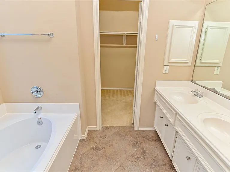 2106 Castle Gardens Ln — Photo 22