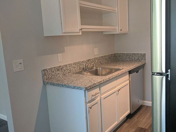 4th image of 1432 Drake Dr APT 1