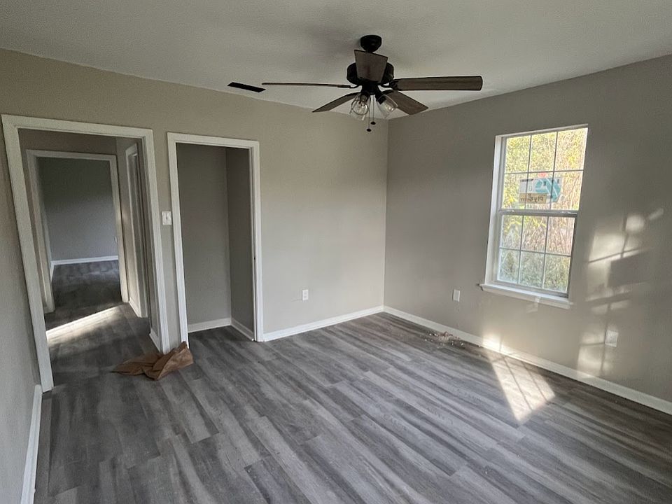 2nd image of 2965 Ontario St