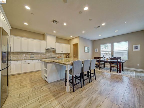 5th image of 539 Harbor Cove Cir