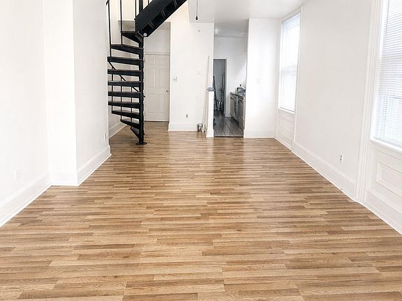 3rd image of 2826 Poplar St APT 2