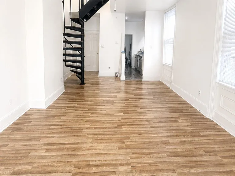 2826 Poplar St #2 — Photo 3