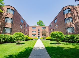 2611 Central St APT 3, Evanston, IL 60201