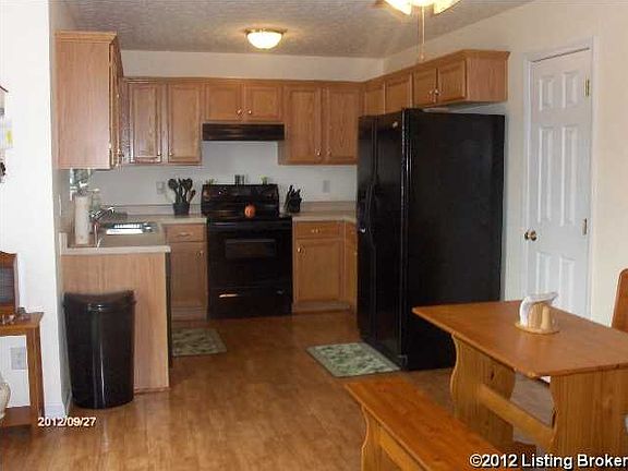 3rd image of 392 Erin Cir
