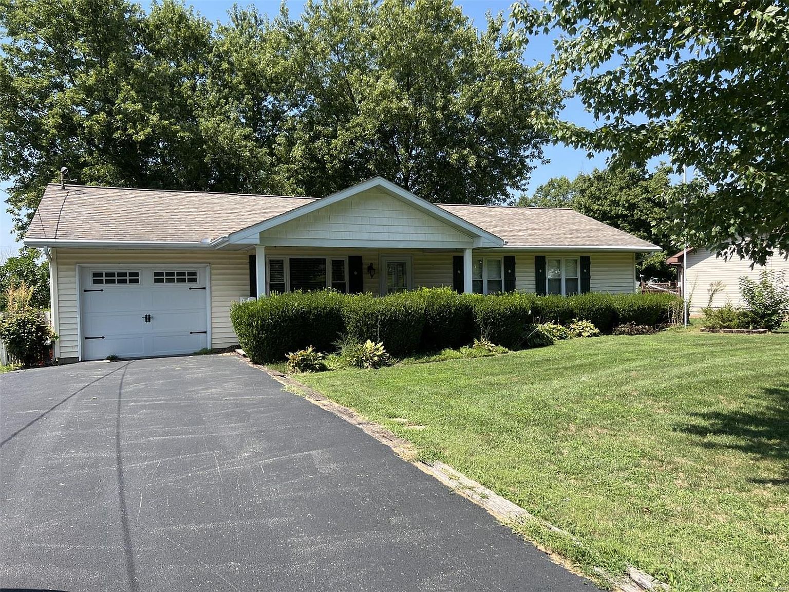 2519 Lakewood Dr, Vandalia, IL 62471 | Zillow