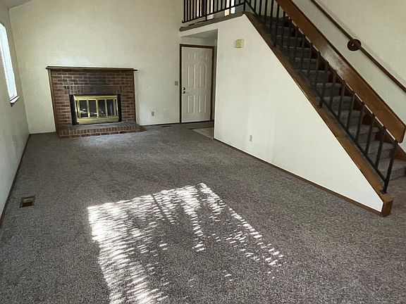 New carpet through entire house. Vaulted Ceiling