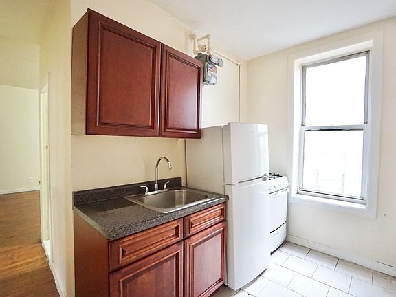 4th image of 508 W 172nd St #2B