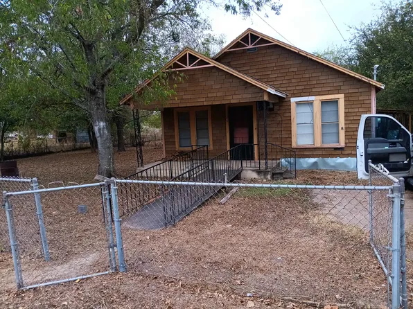 106 N 2nd St, Buckholts, TX 76518
