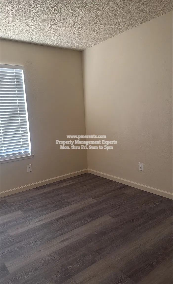 3 bed, 2.0 bath, 1100 sqft, $2,200 — Photo 4