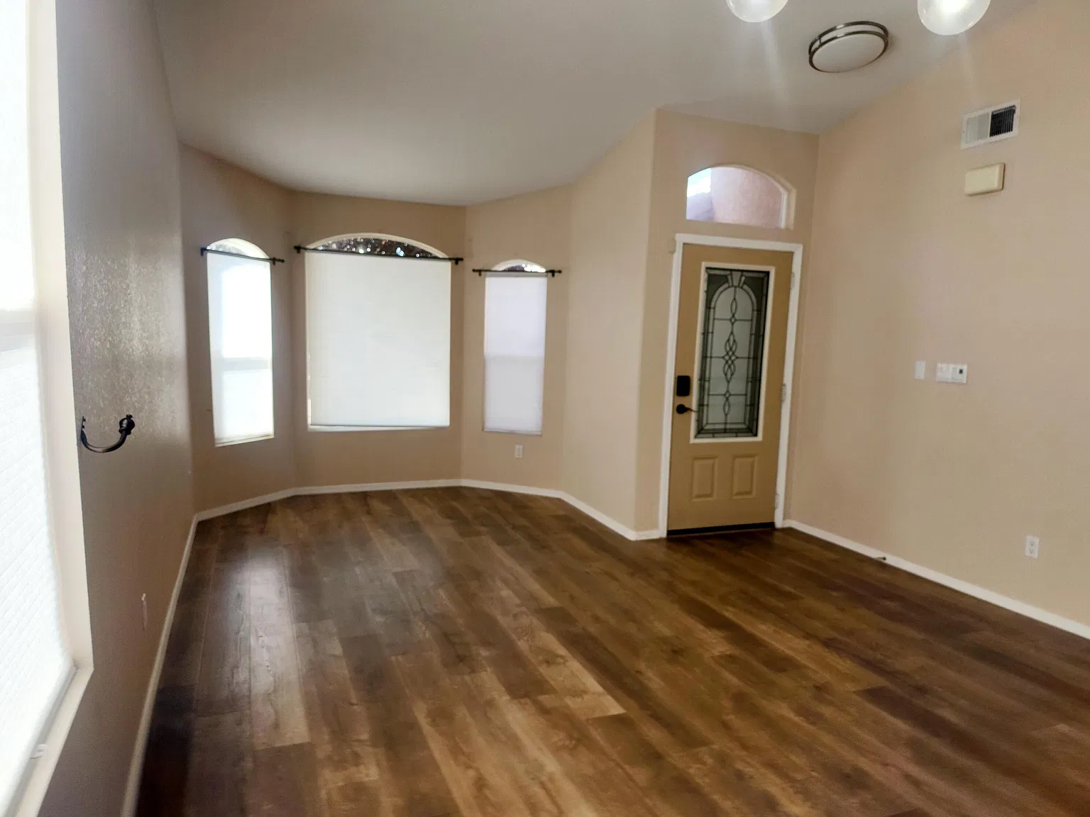 4 bed, 3.5 bath, 2022 sqft, $2,550 — Photo 4