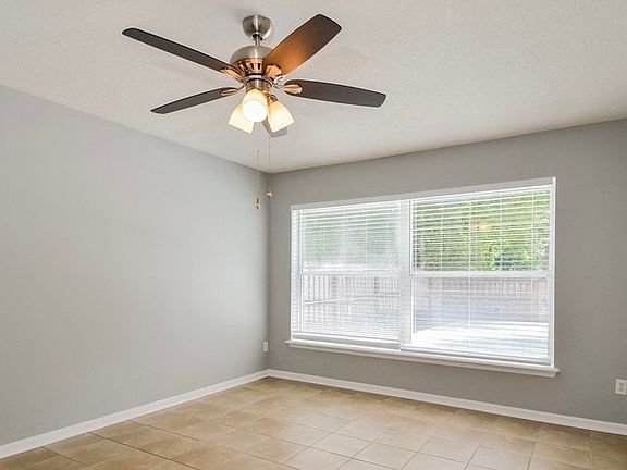 3rd image of 152 Johns Glen Dr