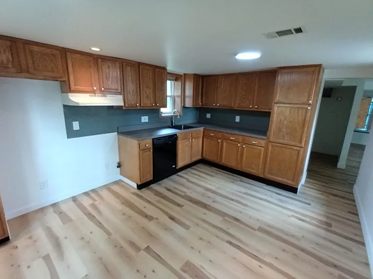 2044 Garrick Ave — Photo 18