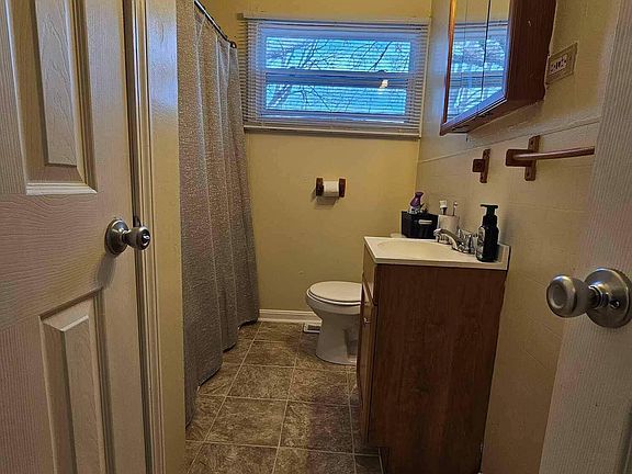 5th image of 7613 Gerald Ave