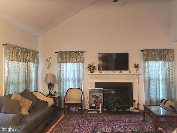 3rd image of 16041 Hayes Ln