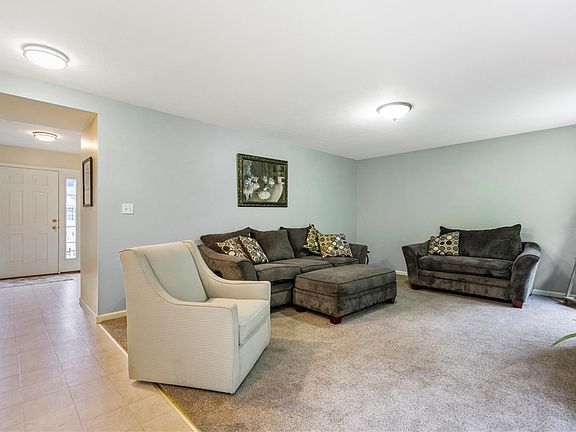 3rd image of 215 Sussex Way