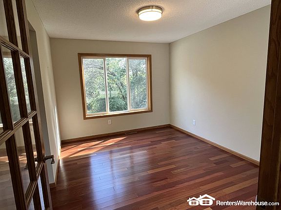 4th image of 2530 McMenemy St