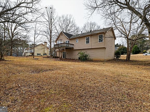 4th image of 205 Pineknoll Ct