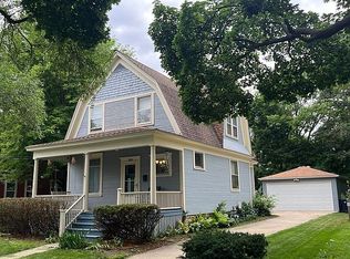 660 Logan Ave, Elgin, IL 60120