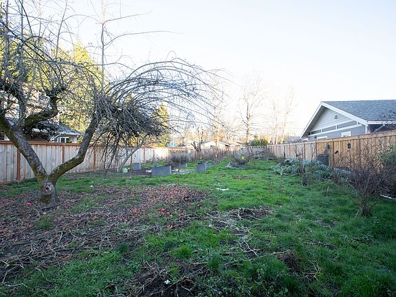 4th image of 695 SE Century Blvd