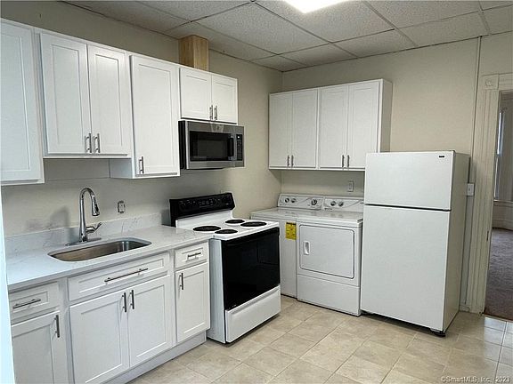 4th image of 2979 Fairfield Ave #1F