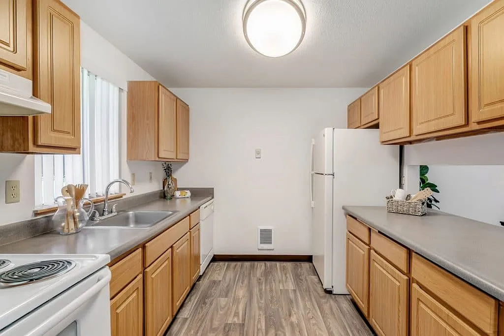 Alder Creek Apartments — Photo 1