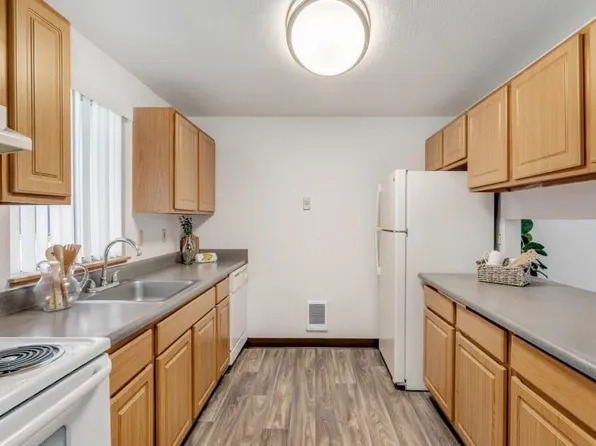 Alder Creek Apartments, 11716 NE 49th St #F12, Vancouver, WA 98682