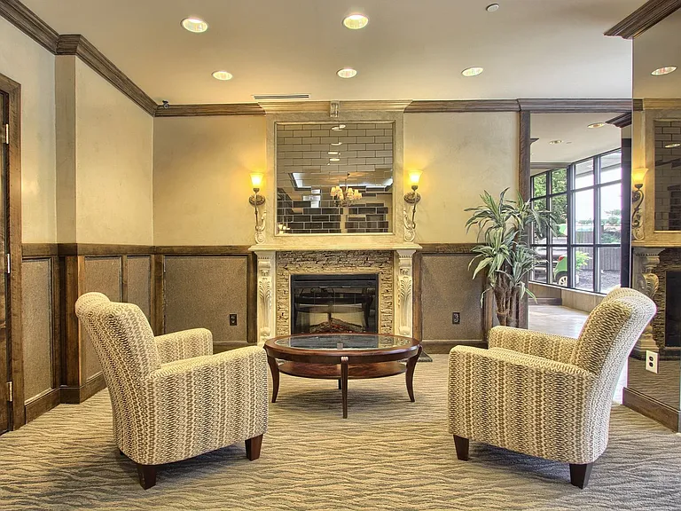 Executive House Apartments — Photo 23
