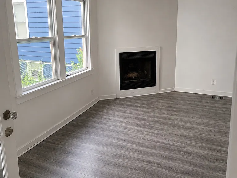 8542 S Lowe Ave #1 — Photo 6