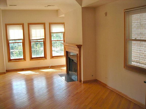 2nd image of 1326 W Diversey Pkwy #2FF