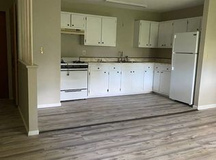 384 River St APT 2B, Springfield, VT 05156